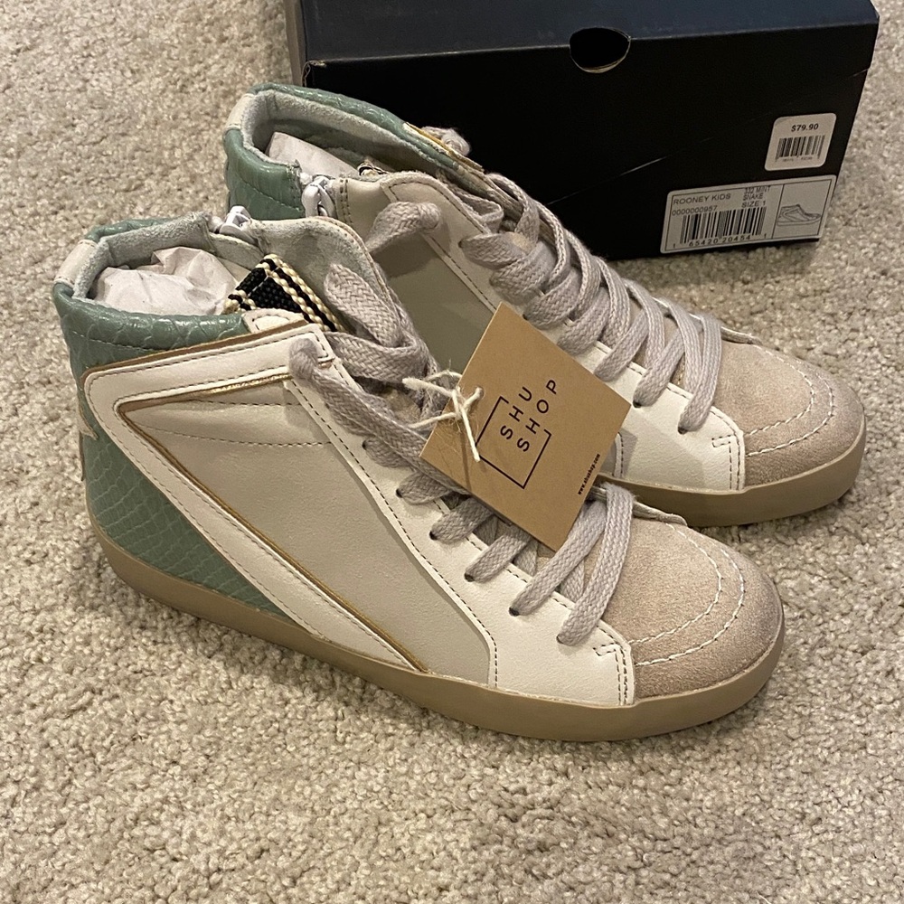 Shu Shop kids size 1 shoes